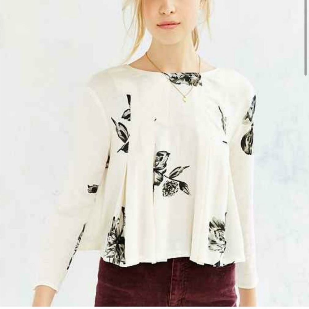 Kimchi Blue (from Urban Outfitters) Black and White Floral Blouse